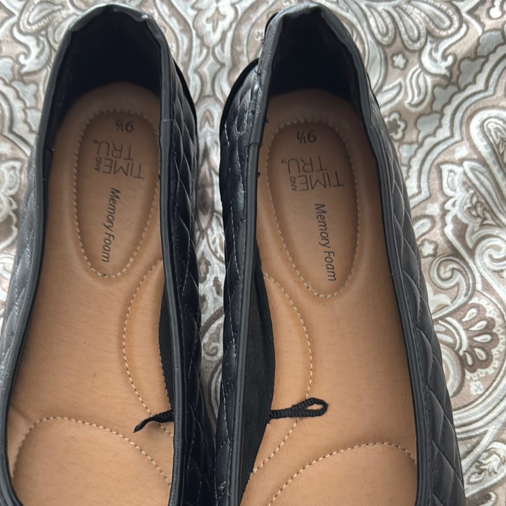 Time and Tru Black Flats Timeless Comfort